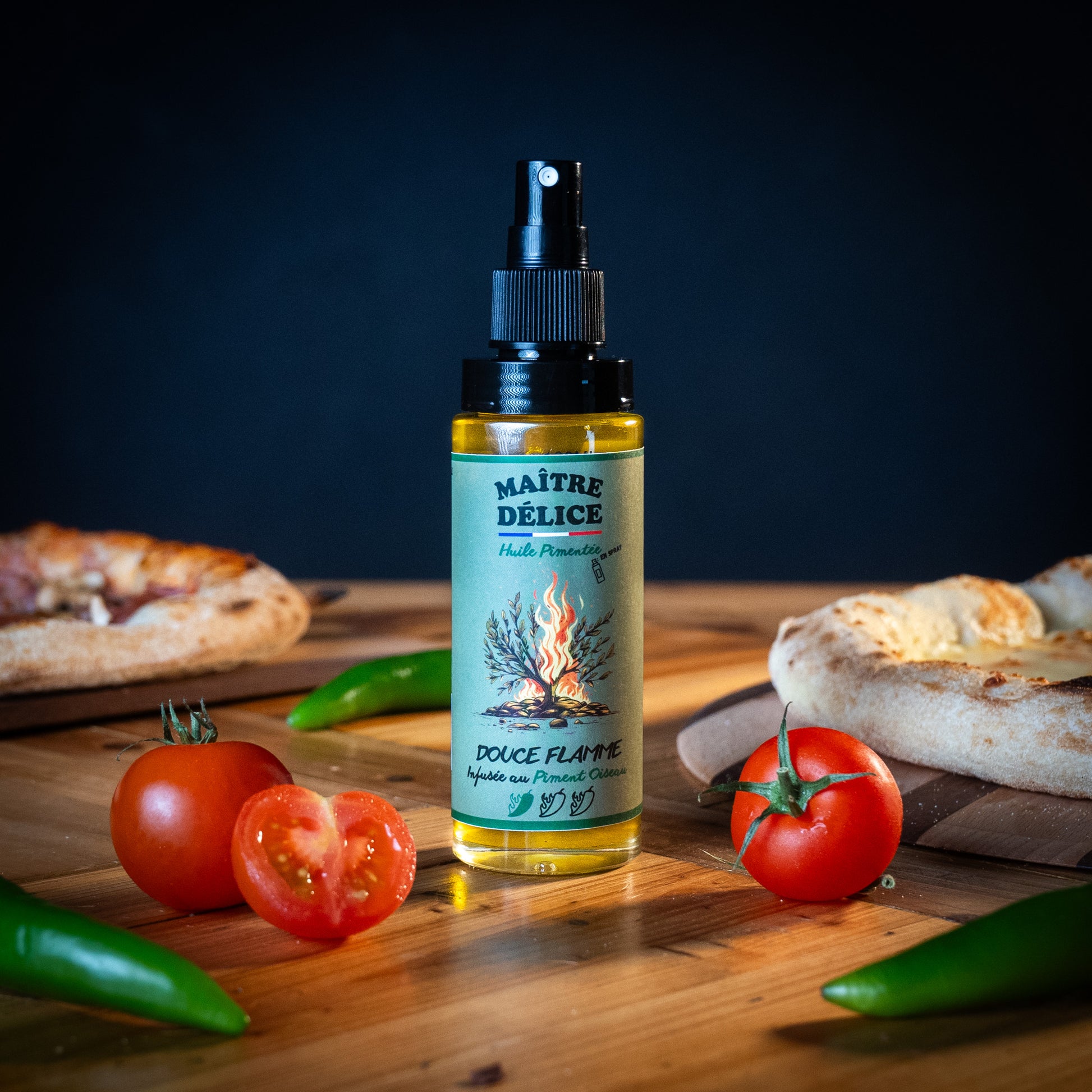“Spray d’huile pimentée douce au piment oiseau et thym – Maître Délice”
